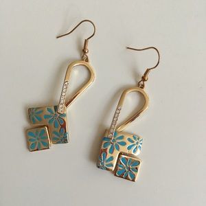 Flower pattern gem long earring